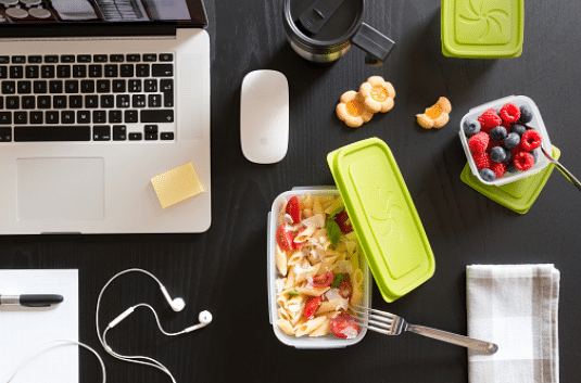 Déjeuner sur le pouce : idées de recettes faciles à manger devant l’ordinateur